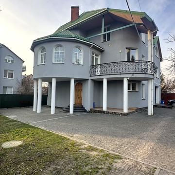 Олександра Козловського вул., 5