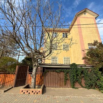 Центральна вул., 1