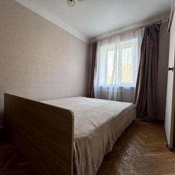 Вацлава Гавела бульв. (Івана Лепсе), 87