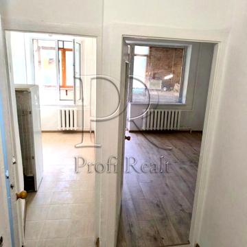 Павла Тичини просп., 11