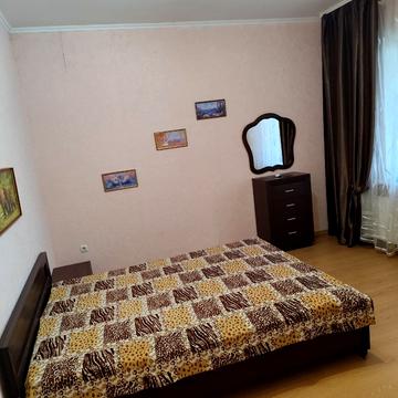 Офіцерська вул., 18