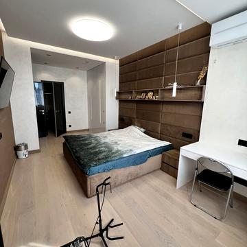 Академіка Корольова вул., 1-А