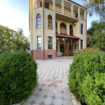 Спортивна вул.