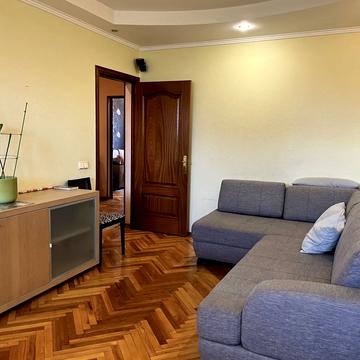 Композитора Лятошинського вул., 8