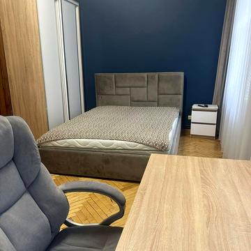 Академіка Володимира Гнатюка вул. (), 12