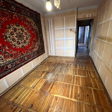 Лялі Ратушної вул., 24