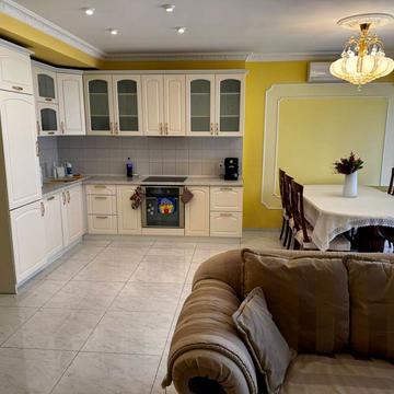 Олександра Поля просп. (Кірова), 27-Д