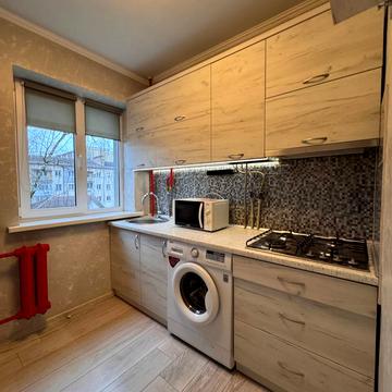 Короля Данила вул., 18