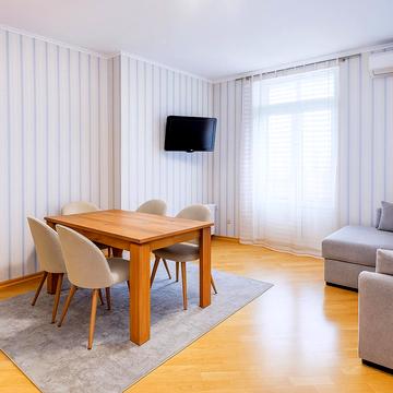 Раїси Окіпної вул., 8