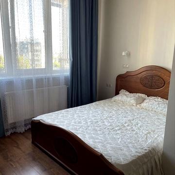 Середньофонтанська вул., 35