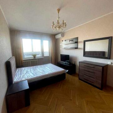 Озерна вул., 6