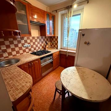 Івана Пулюя вул., 6