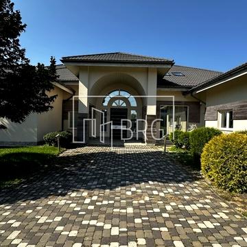 Вишнева вул.