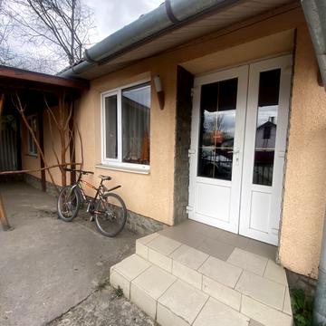 Ужанська, 14