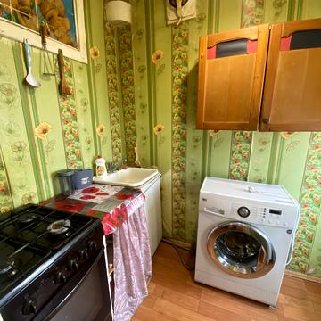 Академіка Доброхотова вул., 26