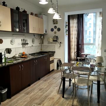 Героїв Небесної Сотні просп., 18/3