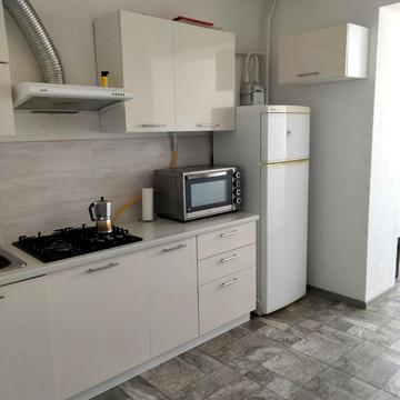 Пасічна вул., 44