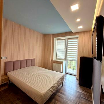 Валерія Лобановського вул., 24