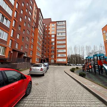 Степана Бандери просп., 83-Б