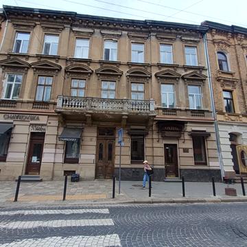 Михайла Грушевського вул., 15