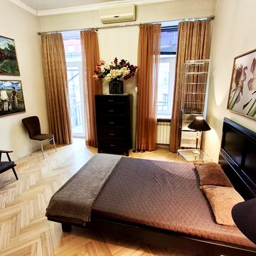 Олеся Гончара вул., 20/21