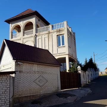 Червона вул., 11