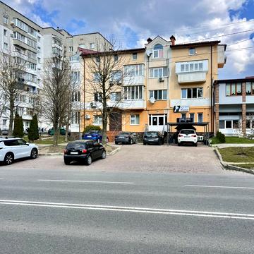 Андрея Шептицького вул., 5