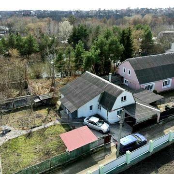 Левадна вул., 12