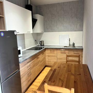 Дніпровська набережна вул., 23