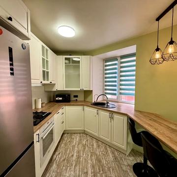 Співдружності вул., 8