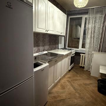 Мілютенка вул., 36