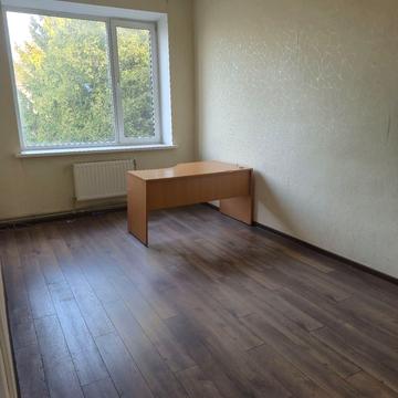 Металургів вул., 15