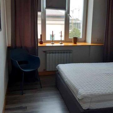 Набережно-Хрещатицька вул., 35