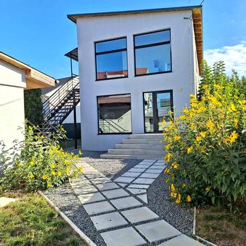 Анатолія Соловяненка вул., 85Б