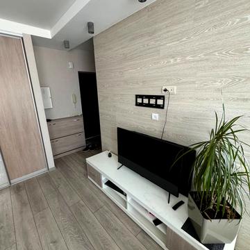 Богдана Хмельницького вул., 8