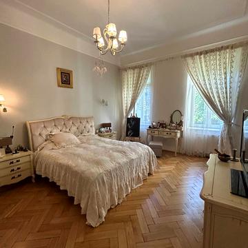 Івана Верхратського вул., 15