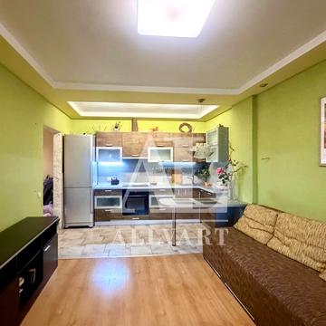 Анни Ахматової вул., 6