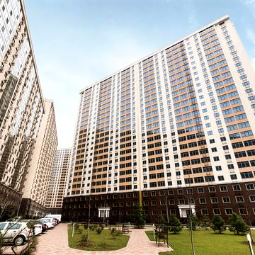 Академіка Сахарова вул., 36