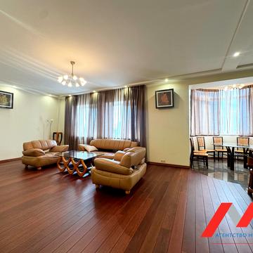 Вячеслава Чорновола вул., 25