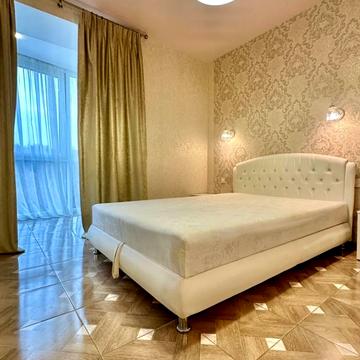 Набережна Перемоги вул., 42