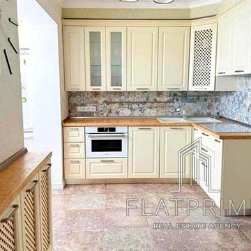 Прирічна вул., 35