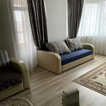 Анни Ахматової вул., 32/18