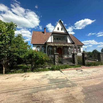 Героїв вул., 2Б