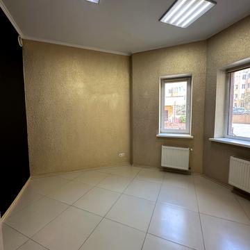 Миру вул., 27