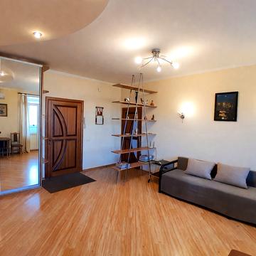 Івана Світличного вул. (Петровського), 10