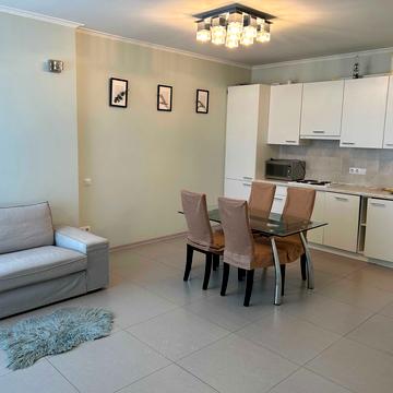 Валерія Лобановського просп. (Червонозоряний), 4-В