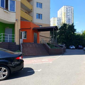 Вацлава Гавела бульв. (Івана Лепсе), 7-В