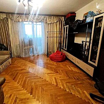 Братиславська вул., 13