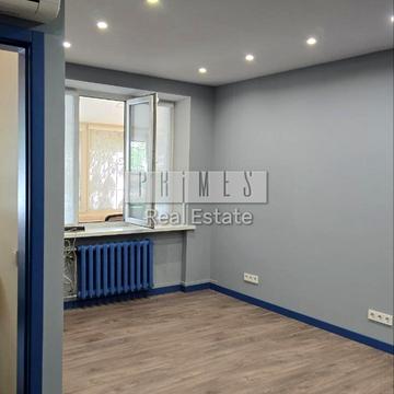 Будівельників вул., 1