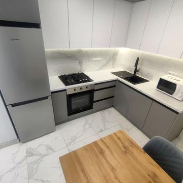 Варшавська вул., 16